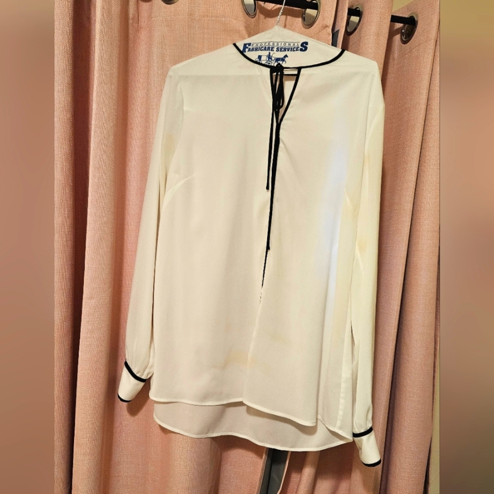 RW& Co White blouse with black trim (M)